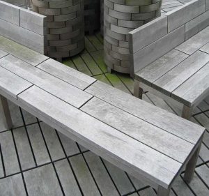 Balkon- und Terrassenboden aus Holz oder Stein