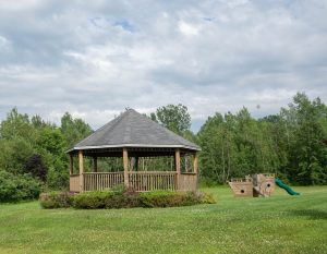 Gartenhaus aus Holz selber renovieren