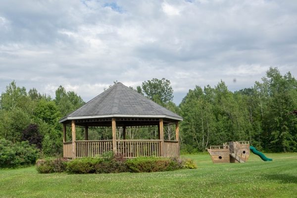 Gartenhaus aus Holz selber renovieren