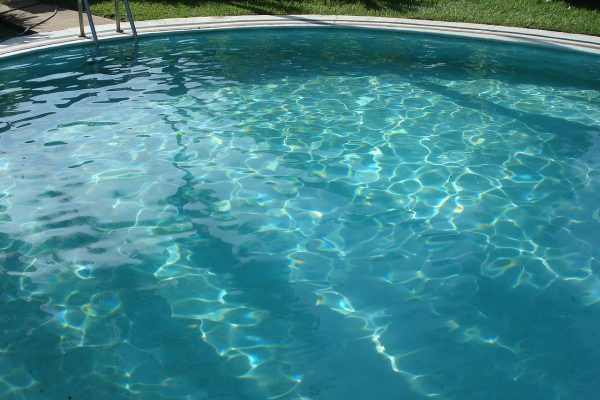 Schwimmbecken – wie macht man das im eigenen Garten?