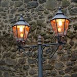 Mastleuchten harmonieren ideal mit jedem Gartentyp